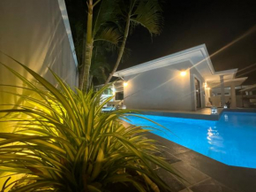 7 Minutes from Centre Orchid villa With Jacuzzi and Pool Table